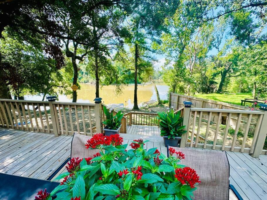 Secluded Riverside Oasis Private Deck Dock *