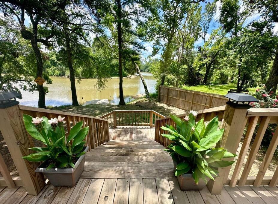 Secluded Riverside Oasis Private Deck Dock