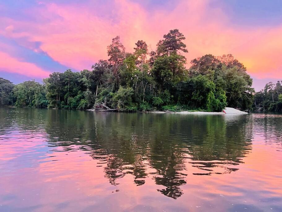 Holiday home Secluded Riverside Oasis Private Deck Dock Baton Rouge