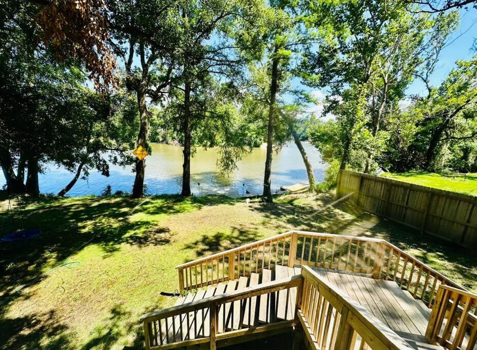 Secluded Riverside Oasis Private Deck Dock Holiday home Baton Rouge